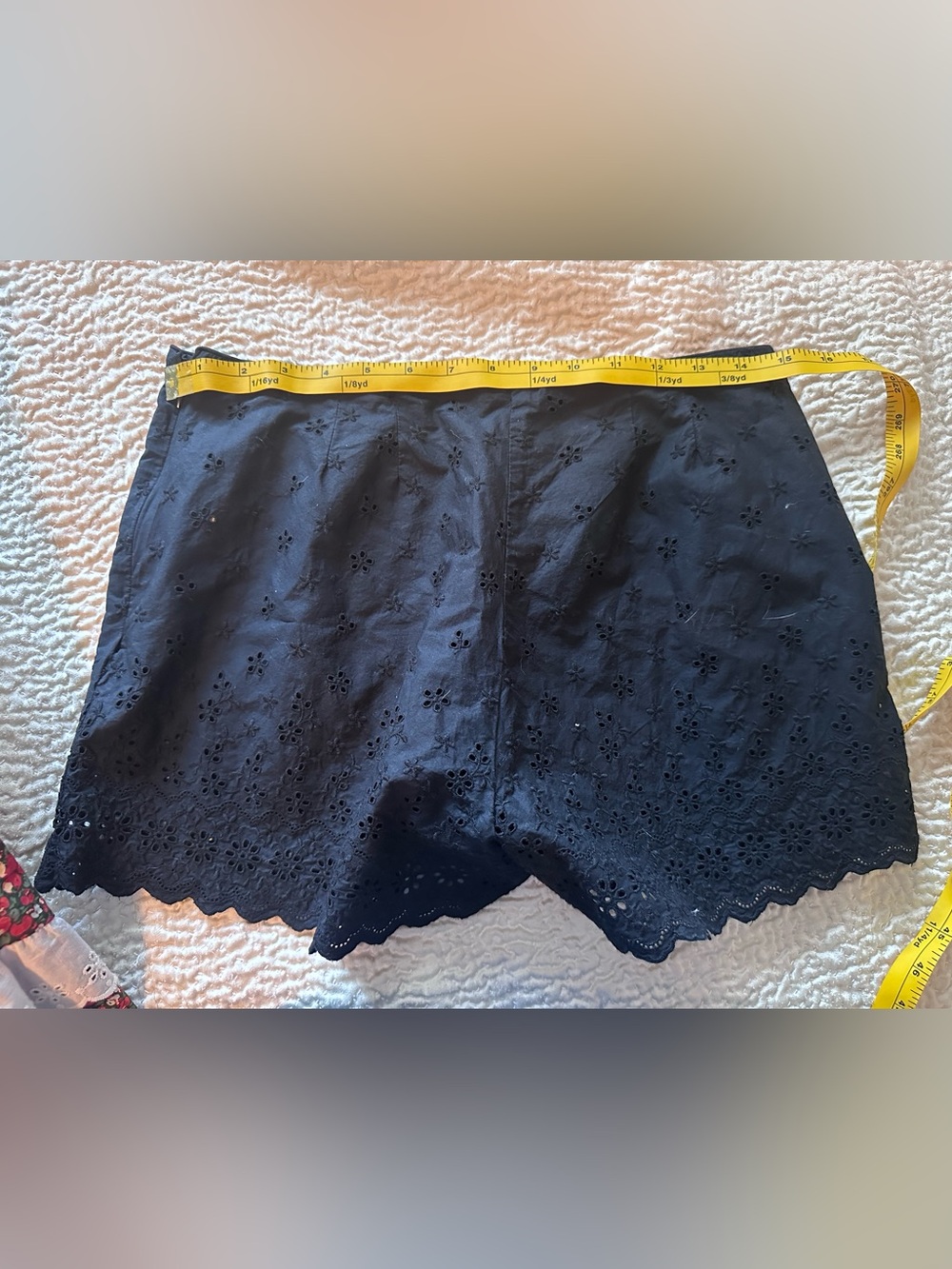 Doen Abre Black Floral Eyelet Cotton Shorts - Size 8 - Picture 7 of 8